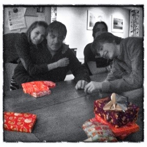 Kanskaart: 'Laat mama een foto maken. Kost haar wel een pakje.' 