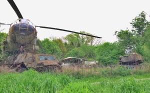 onverwachte ontmoeting met tanks, helikopter en vliegtuigen